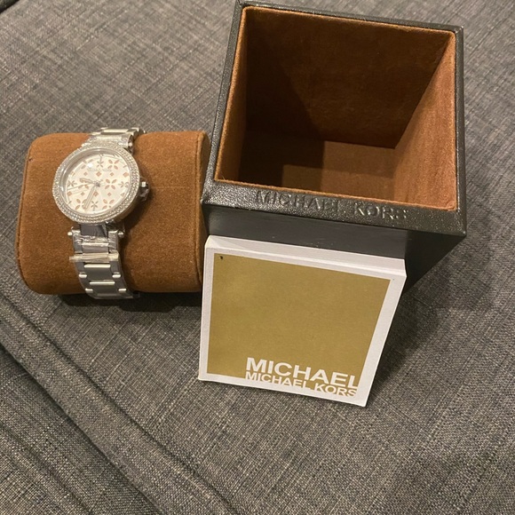 Nwot Michael Kors Watch pave design silver - Picture 6 of 8